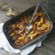 Pečené brambory s jalbky a cibulí